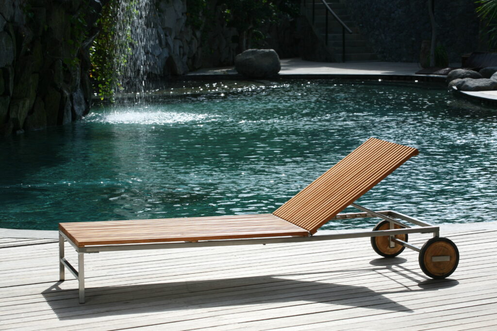 Techxist "Teak" | Lounger