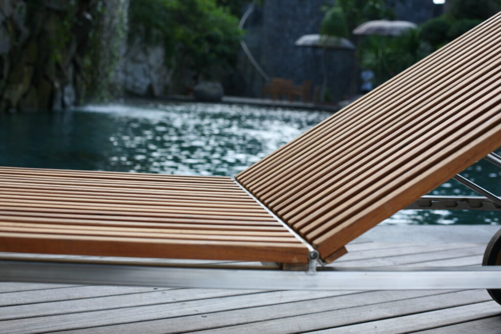 Techxist "Teak" | Lounger